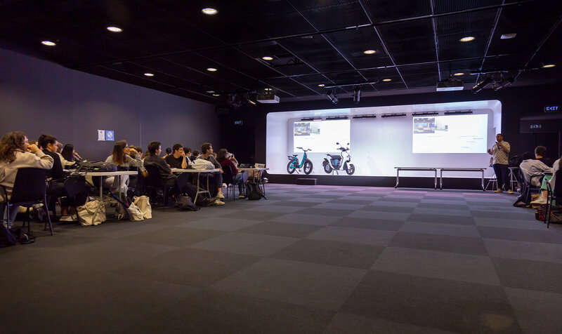 Color, luz y diseño de espacios de trabajo públicos en Yamaha Light Meeting Point con participación del IED Barcelona