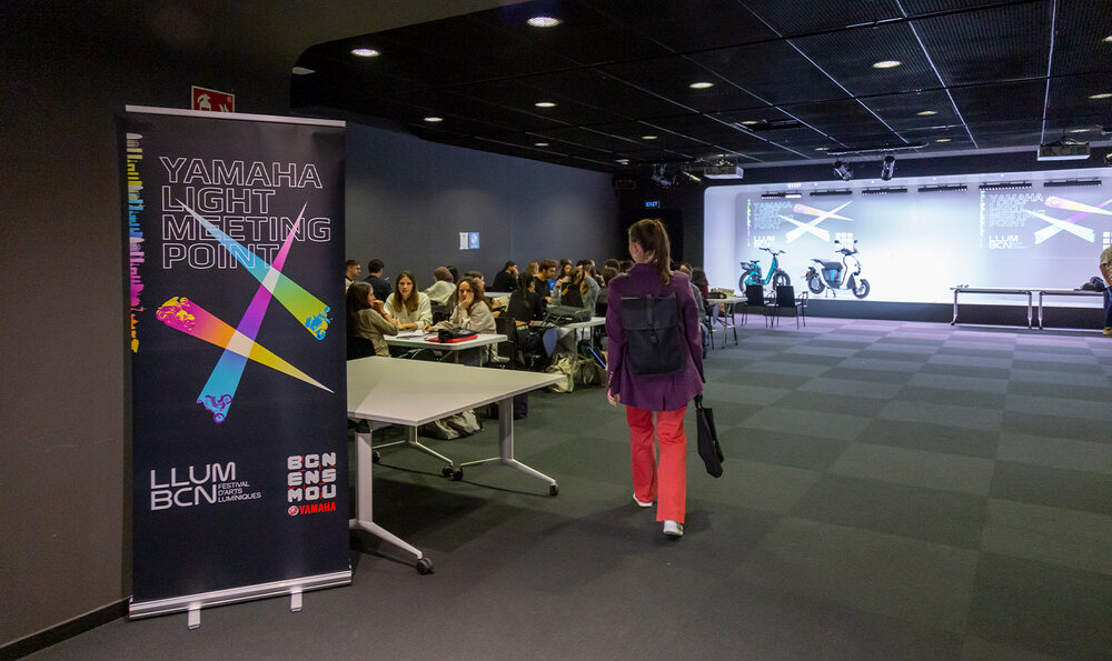 Color, luz y diseño de espacios de trabajo públicos en Yamaha Light Meeting Point con participación del IED Barcelona